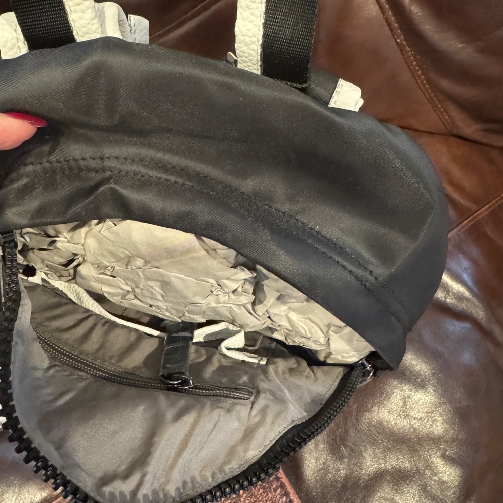 Backpack - Picture 4 of 4